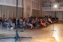 240530_1774_Sireen-ja-EKA-kammerkoor_Mustpeades_kuulajad_5