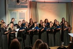 240530_1898_Sireen-ja-EKA-kammerkoor_Mustpeades_kontsert_7