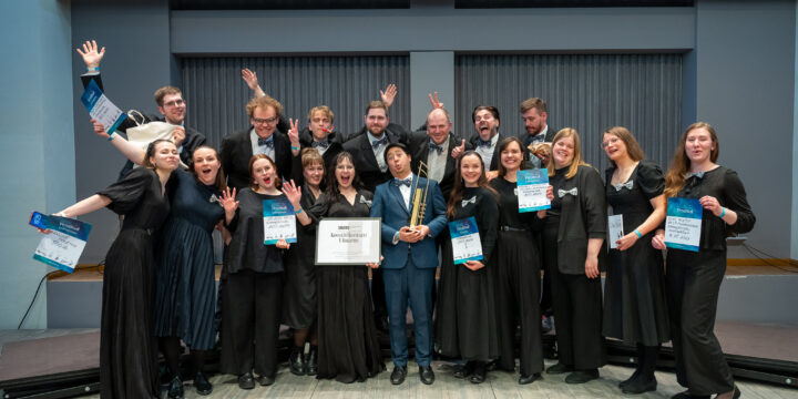 Kammerkoor Avis Animi Fotol kammerkoor Avis Animi, dirigent Danny Zhizhong Xie. Autor Vahur Lõhmus